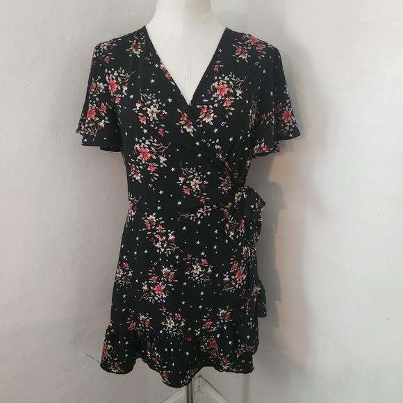 Unbranded Dresses & Skirts - Floral Star Print Wrap Mini Dress Black Red White Short Sleeve Ruffle Hem Medium